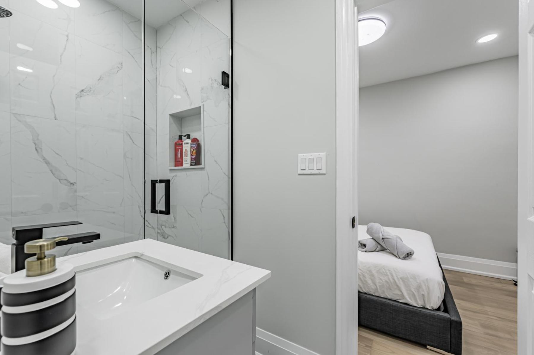 Victoria Park Suite Toronto Exterior photo
